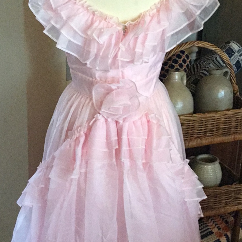 VintagePink Lorrie Deb Gown - Picture 7 of 8